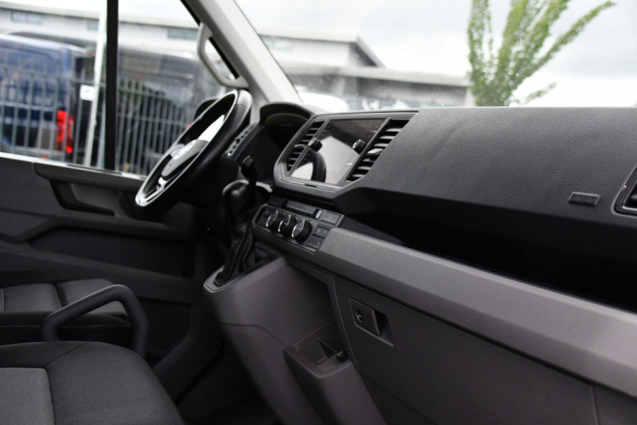 Volkswagen Crafter 35 2.0 TDI L3H3 Highline Black Edition Camera, Cruise, Carplay, LED, Clima, Automaat, Trekhaak, Sensoren, Uniek!
