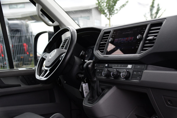 Volkswagen Crafter 35 2.0 TDI L3H3 Highline Black Edition Camera, Cruise, Carplay, LED, Clima, Automaat, Trekhaak, Sensoren, Uniek!