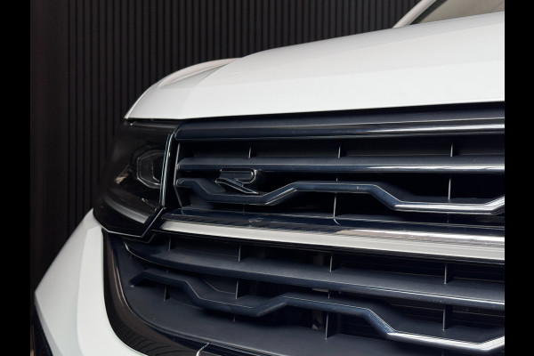 Volkswagen T-Cross 1.5 TSI 3X R-Line | IQ LIGHT | CAM | KEYLESS | FACELIFT