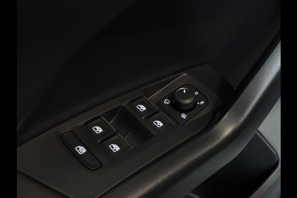 Volkswagen T-Cross 1.5 TSI 3X R-Line | IQ LIGHT | CAM | KEYLESS | FACELIFT