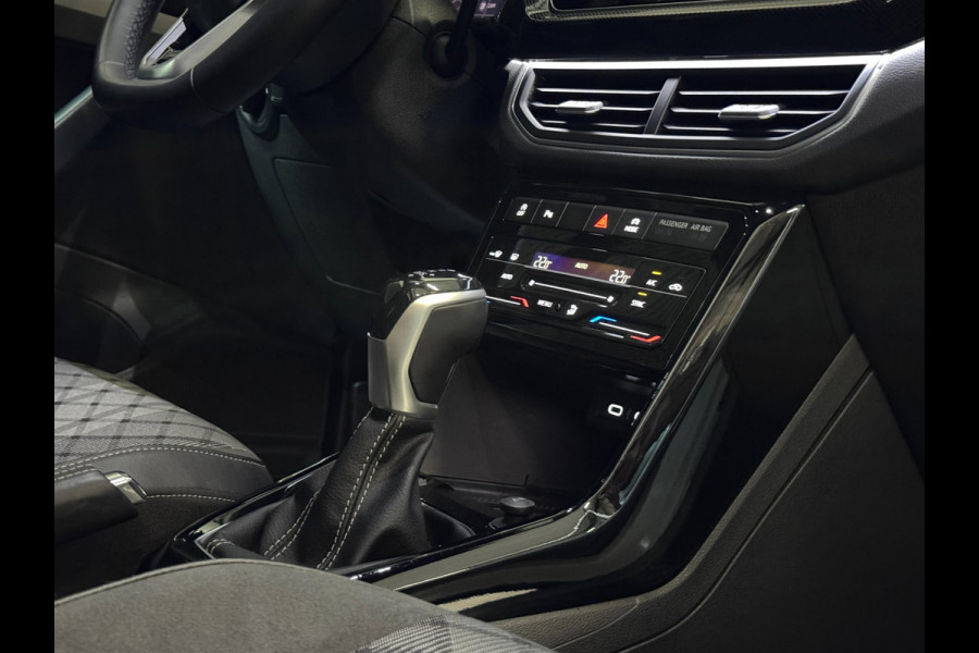 Volkswagen T-Cross 1.5 TSI 3X R-Line | IQ LIGHT | CAM | KEYLESS | FACELIFT