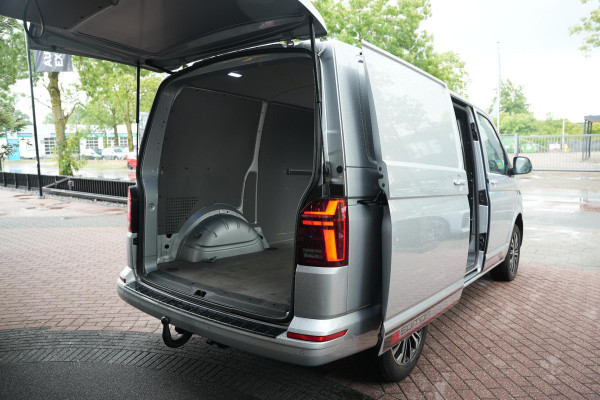 Volkswagen Transporter 2.0 TDI L1H1 4Motion Edition | Automaat | Trekhaak | Multifunctioneel Stuurwiel | Navigatie | Parkeerhulp Voor + Achter | Cruise Control | LED-Koplampen | LED-Achterlichten | Achteruitrijcamera | Airco | DAB+ | Apple/Android Carplay |