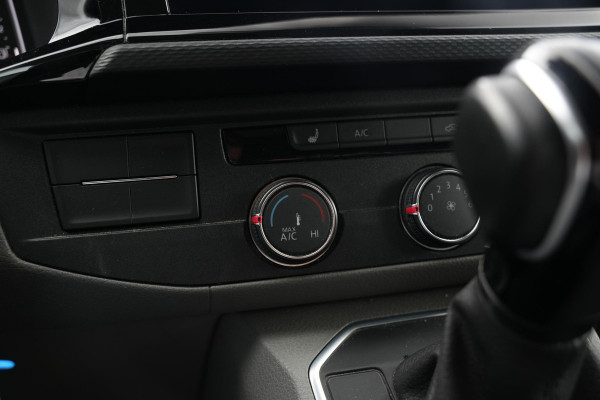 Volkswagen Transporter 2.0 TDI L1H1 4Motion Edition | Automaat | Trekhaak | Multifunctioneel Stuurwiel | Navigatie | Parkeerhulp Voor + Achter | Cruise Control | LED-Koplampen | LED-Achterlichten | Achteruitrijcamera | Airco | DAB+ | Apple/Android Carplay |