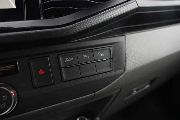 Volkswagen Transporter 2.0 TDI L1H1 4Motion Edition | Automaat | Trekhaak | Multifunctioneel Stuurwiel | Navigatie | Parkeerhulp Voor + Achter | Cruise Control | LED-Koplampen | LED-Achterlichten | Achteruitrijcamera | Airco | DAB+ | Apple/Android Carplay |