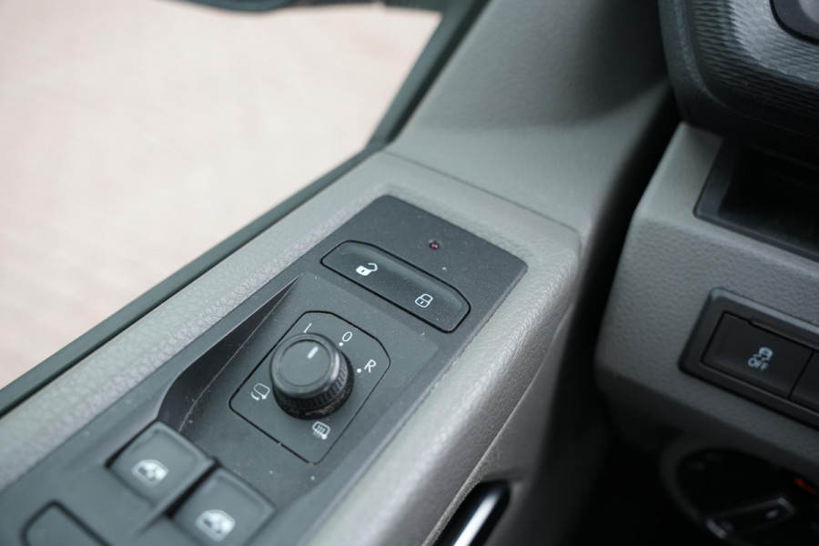 Volkswagen Transporter 2.0 TDI L1H1 4Motion Edition | Automaat | Trekhaak | Multifunctioneel Stuurwiel | Navigatie | Parkeerhulp Voor + Achter | Cruise Control | LED-Koplampen | LED-Achterlichten | Achteruitrijcamera | Airco | DAB+ | Apple/Android Carplay |