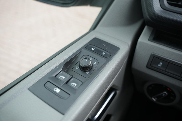 Volkswagen Transporter 2.0 TDI L1H1 4Motion Edition | Automaat | Trekhaak | Multifunctioneel Stuurwiel | Navigatie | Parkeerhulp Voor + Achter | Cruise Control | LED-Koplampen | LED-Achterlichten | Achteruitrijcamera | Airco | DAB+ | Apple/Android Carplay |