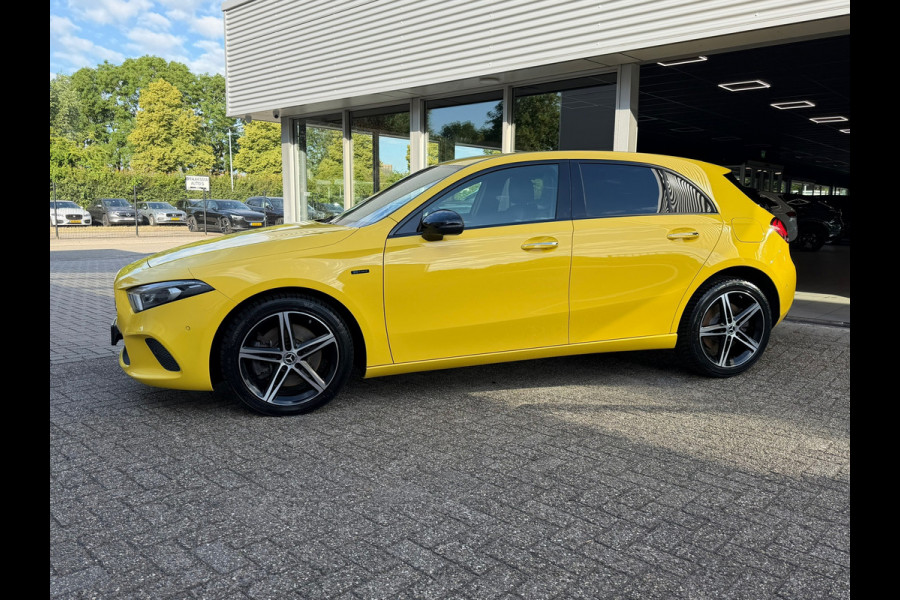 Mercedes-Benz A-Klasse 250 e Advantage 218 Pk | Widescreen | Navigatie | Cruise | Camera | Clima | Lichtmetaal.