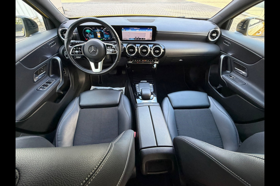 Mercedes-Benz A-Klasse 250 e Advantage 218 Pk | Widescreen | Navigatie | Cruise | Camera | Clima | Lichtmetaal.