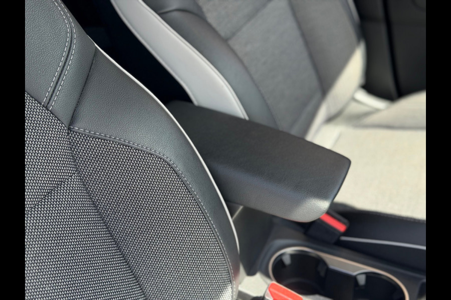 Renault Captur 1.6 E-Tech Hybrid 145 Intens AUT NAVI NAP!