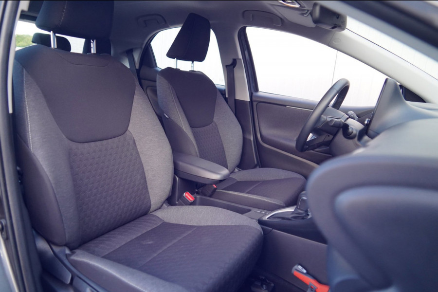 Toyota Yaris 1.5 Hybrid 115 Business Plus / 1e Eigenaar / 31dkm NAP / Navigatie / Climate / Cruise