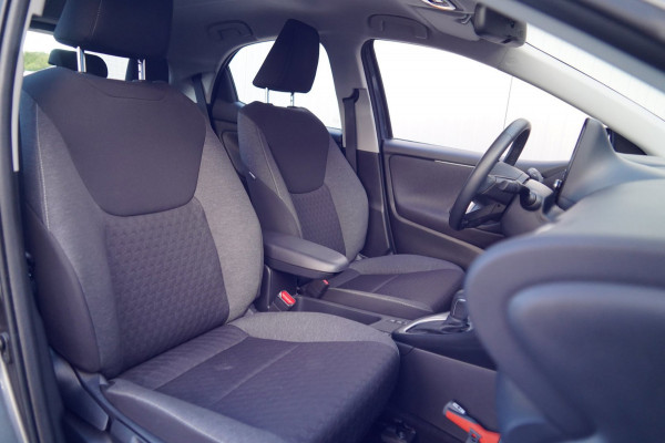 Toyota Yaris 1.5 Hybrid 115 Business Plus / 1e Eigenaar / 31dkm NAP / Navigatie / Climate / Cruise