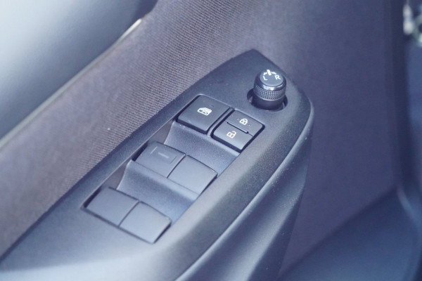 Toyota Yaris 1.5 Hybrid 115 Business Plus / 1e Eigenaar / 31dkm NAP / Navigatie / Climate / Cruise
