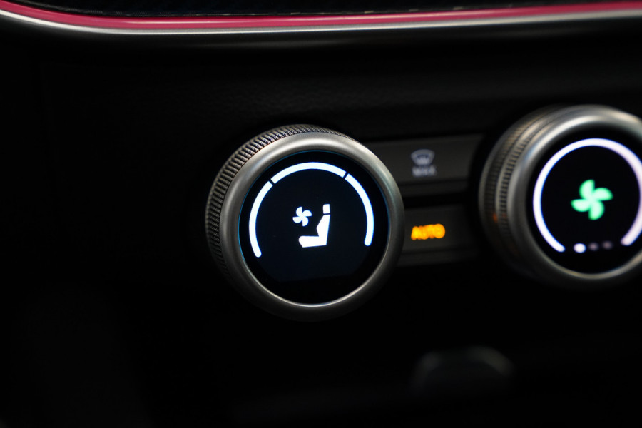 Škoda Superb Combi 1.5 TSI PHEV Sportline Business Climate control Panoramadak Leder Elek. Stoelen Stoel Ventilatie/Verwarming 24 Maanden garantie* (Vraag naar de voorwaarden)
