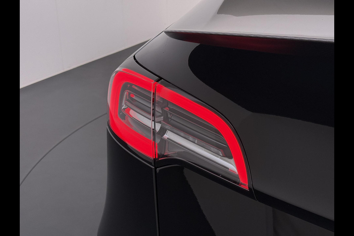 Tesla Model Y Performance AWD 75 kWh VAN: 42.900,- VOOR: 39.877,- UW WKVOORDEEL: 3.023,- | RIJKLAAR GELEVERD | 12 MND BOVAG GARANTIE | TESLA GARANTIE ACCU + AANDRIJFLIJN T/M 03-2031/ 240.000KM|