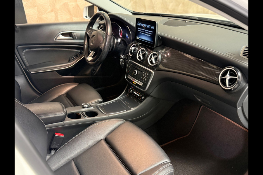 Mercedes-Benz GLA 200 AMG Edition White| Pano | Camera | 19 inch | Led |