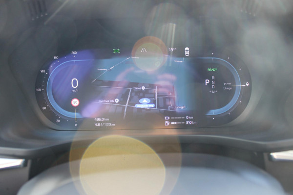 Volvo XC60 T6 350PK Plug-in hybrid AWD Plus Bright Long range / Adaptieve cruise control / Panoramadak / Apple carplay / Parkeersensoren met 360 camera / Elektrische achterklep / Elektrische stoelen met geheugen / Stoel en stuurwielverwarming