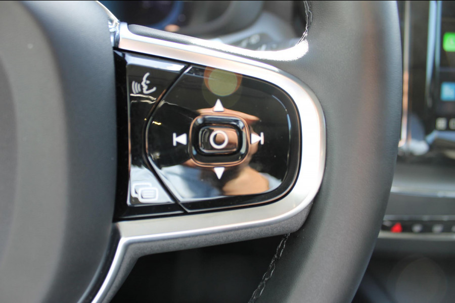 Volvo XC60 T6 350PK Plug-in hybrid AWD Plus Bright Long range / Adaptieve cruise control / Panoramadak / Apple carplay / Parkeersensoren met 360 camera / Elektrische achterklep / Elektrische stoelen met geheugen / Stoel en stuurwielverwarming