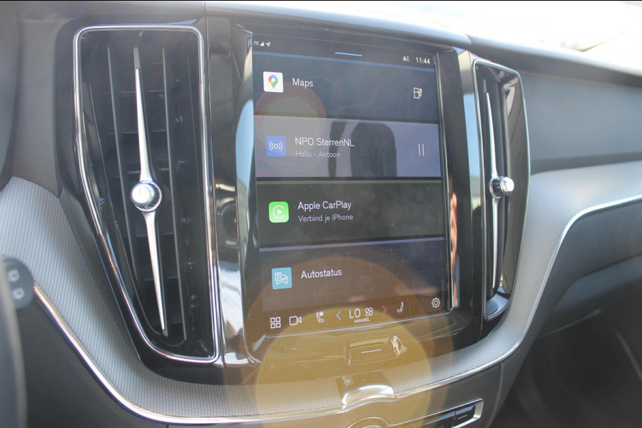 Volvo XC60 T6 350PK Plug-in hybrid AWD Plus Bright Long range / Adaptieve cruise control / Panoramadak / Apple carplay / Parkeersensoren met 360 camera / Elektrische achterklep / Elektrische stoelen met geheugen / Stoel en stuurwielverwarming