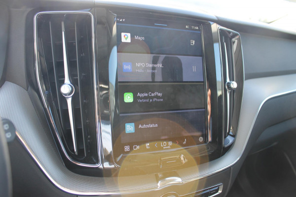 Volvo XC60 T6 350PK Plug-in hybrid AWD Plus Bright Long range / Adaptieve cruise control / Panoramadak / Apple carplay / Parkeersensoren met 360 camera / Elektrische achterklep / Elektrische stoelen met geheugen / Stoel en stuurwielverwarming