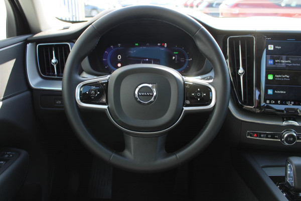 Volvo XC60 T6 350PK Plug-in hybrid AWD Plus Bright Long range / Adaptieve cruise control / Panoramadak / Apple carplay / Parkeersensoren met 360 camera / Elektrische achterklep / Elektrische stoelen met geheugen / Stoel en stuurwielverwarming