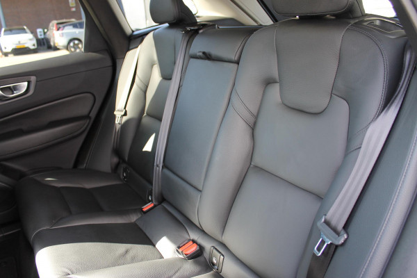 Volvo XC60 T6 350PK Plug-in hybrid AWD Plus Bright Long range / Adaptieve cruise control / Panoramadak / Apple carplay / Parkeersensoren met 360 camera / Elektrische achterklep / Elektrische stoelen met geheugen / Stoel en stuurwielverwarming