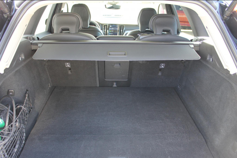 Volvo XC60 T6 350PK Plug-in hybrid AWD Plus Bright Long range / Adaptieve cruise control / Panoramadak / Apple carplay / Parkeersensoren met 360 camera / Elektrische achterklep / Elektrische stoelen met geheugen / Stoel en stuurwielverwarming