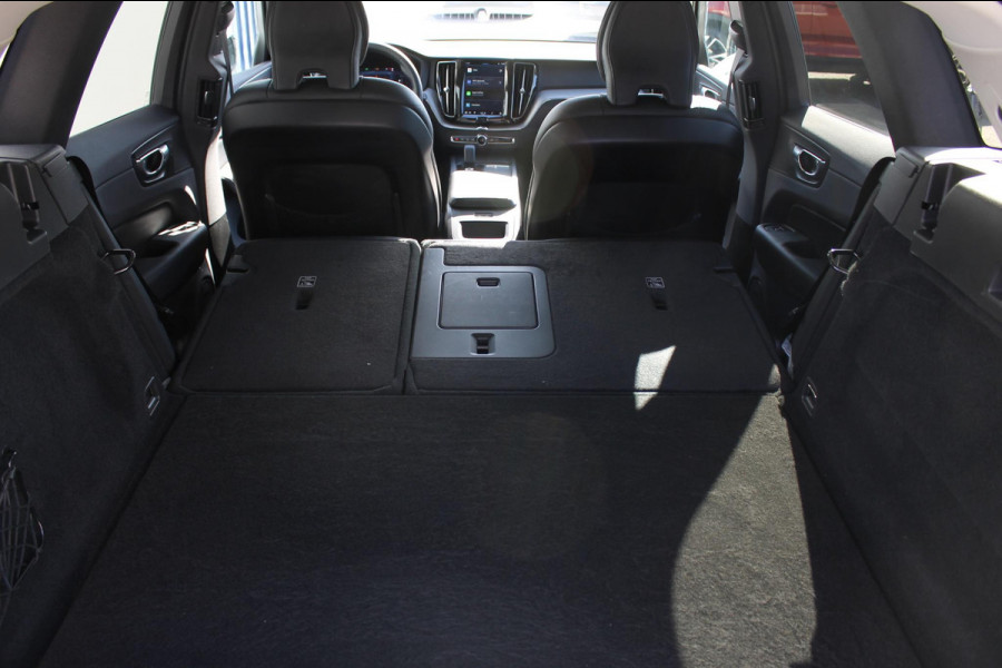 Volvo XC60 T6 350PK Plug-in hybrid AWD Plus Bright Long range / Adaptieve cruise control / Panoramadak / Apple carplay / Parkeersensoren met 360 camera / Elektrische achterklep / Elektrische stoelen met geheugen / Stoel en stuurwielverwarming