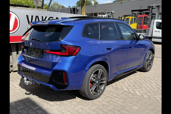 BMW X1 xDrive30e M Sport Pro 19''/Panoramadak/Harman Kardon/Trekhaak/Elektrische stoel + memory + massage/Keyless/Adaptieve cruise/360 Camera