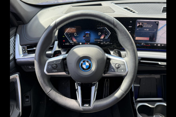 BMW X1 xDrive30e M Sport Pro 19''/Panoramadak/Harman Kardon/Trekhaak/Elektrische stoel + memory + massage/Keyless/Adaptieve cruise/360 Camera