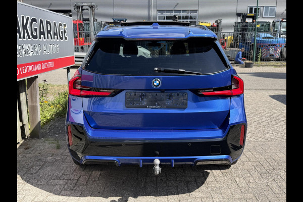 BMW X1 xDrive30e M Sport Pro 19''/Panoramadak/Harman Kardon/Trekhaak/Elektrische stoel + memory + massage/Keyless/Adaptieve cruise/360 Camera