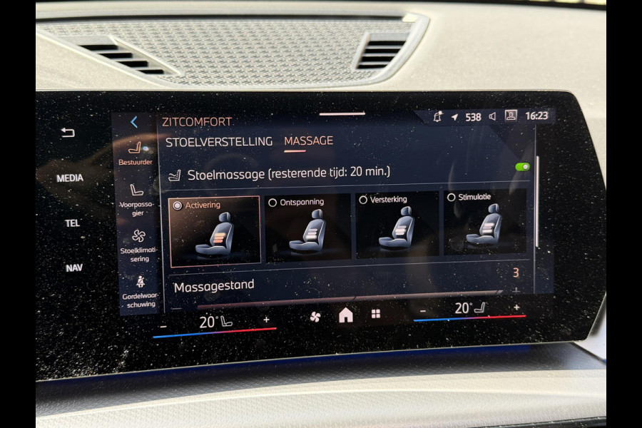 BMW X1 xDrive30e M Sport Pro 19''/Panoramadak/Harman Kardon/Trekhaak/Elektrische stoel + memory + massage/Keyless/Adaptieve cruise/360 Camera