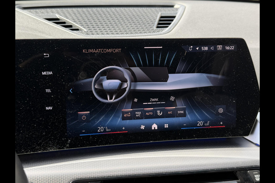 BMW X1 xDrive30e M Sport Pro 19''/Panoramadak/Harman Kardon/Trekhaak/Elektrische stoel + memory + massage/Keyless/Adaptieve cruise/360 Camera