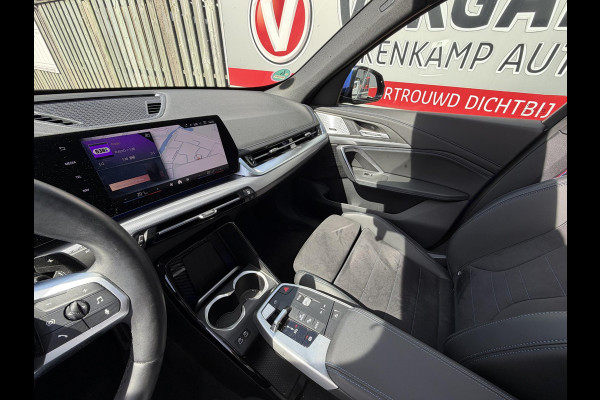 BMW X1 xDrive30e M Sport Pro 19''/Panoramadak/Harman Kardon/Trekhaak/Elektrische stoel + memory + massage/Keyless/Adaptieve cruise/360 Camera