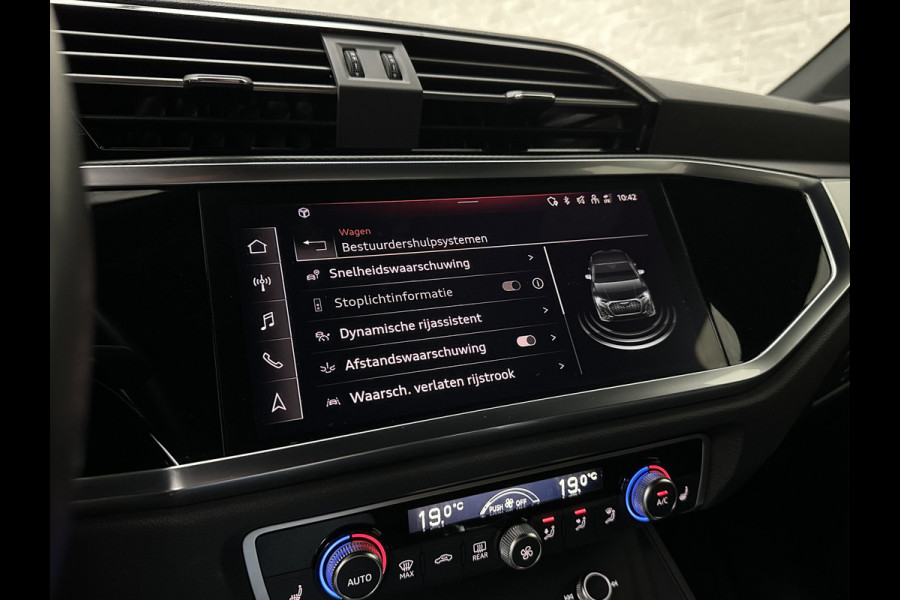Audi Q3 Sportback 45 TFSI e 245pk S-Line | #RS-Leder | ACC | Trekhaak | Zwarte Hemelbekleding | Navi Plus | Lane Assist | Dodehoek | Lane-Assist | Stoelverwarming | Climate-Control | LED | Interieur-Voorverwarming | Bovag Garantie |