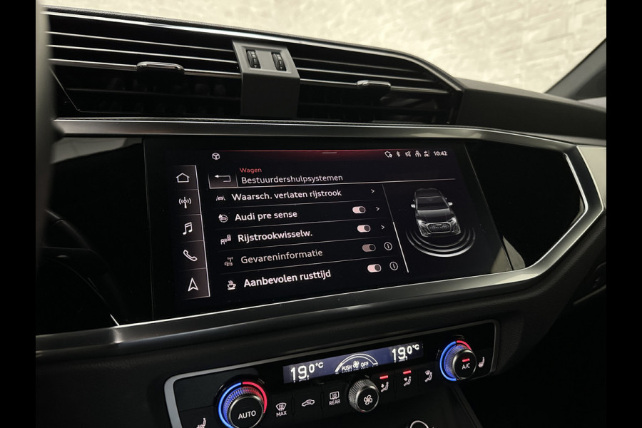 Audi Q3 Sportback 45 TFSI e 245pk S-Line | #RS-Leder | ACC | Trekhaak | Zwarte Hemelbekleding | Navi Plus | Lane Assist | Dodehoek | Lane-Assist | Stoelverwarming | Climate-Control | LED | Interieur-Voorverwarming | Bovag Garantie |