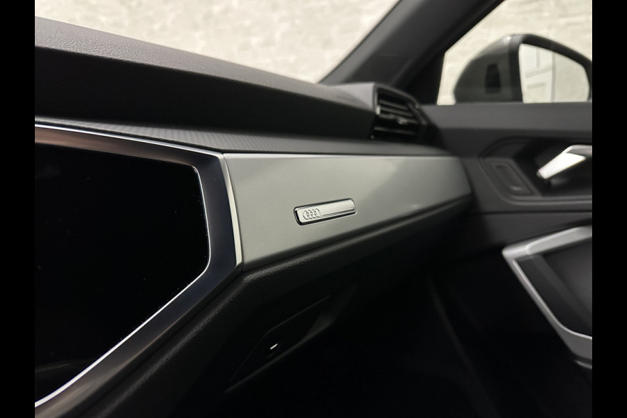 Audi Q3 Sportback 45 TFSI e 245pk S-Line | #RS-Leder | ACC | Trekhaak | Zwarte Hemelbekleding | Navi Plus | Lane Assist | Dodehoek | Lane-Assist | Stoelverwarming | Climate-Control | LED | Interieur-Voorverwarming | Bovag Garantie |