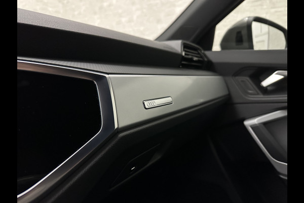 Audi Q3 Sportback 45 TFSI e 245pk S-Line | #RS-Leder | ACC | Trekhaak | Zwarte Hemelbekleding | Navi Plus | Lane Assist | Dodehoek | Lane-Assist | Stoelverwarming | Climate-Control | LED | Interieur-Voorverwarming | Bovag Garantie |