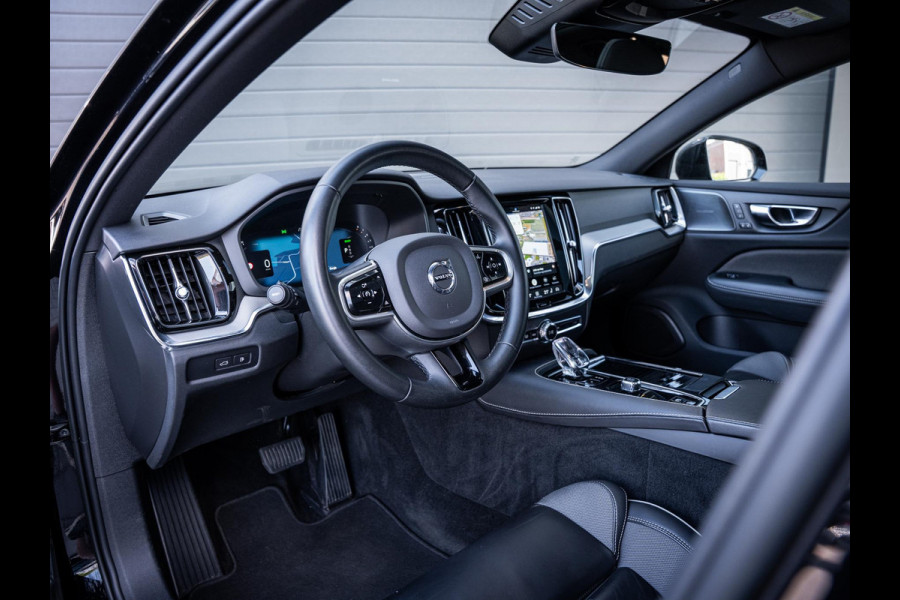 Volvo V60 2.0 T6 Plug-in hybrid AWD - R-Design l Pano l Trekh. l H&K