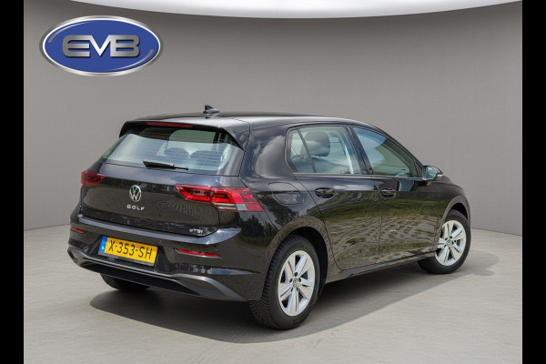 Volkswagen Golf 1.0 eTSI AUTOMAAT Life, achteruitrijcamera, navigatie, sfeerverlichting, climaat, 1 e eigenaar, NL auto met nap