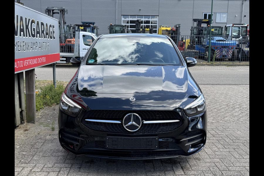 Mercedes-Benz B-Klasse 250 e AMG Line 18''/Dodehoek/Camera/Keyless/Sfeerverlichting/DAB/PDC v+a/Stoelverwarming/Apple Carplay & Android Auto