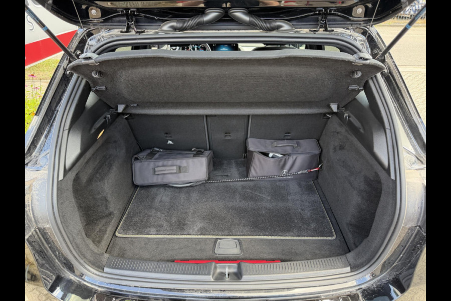 Mercedes-Benz B-Klasse 250 e AMG Line 18''/Dodehoek/Camera/Keyless/Sfeerverlichting/DAB/PDC v+a/Stoelverwarming/Apple Carplay & Android Auto