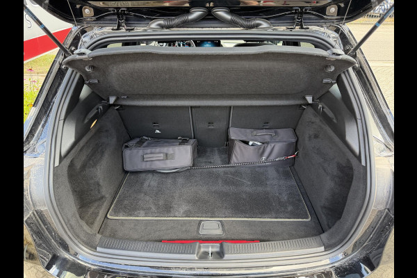 Mercedes-Benz B-Klasse 250 e AMG Line 18''/Dodehoek/Camera/Keyless/Sfeerverlichting/DAB/PDC v+a/Stoelverwarming/Apple Carplay & Android Auto