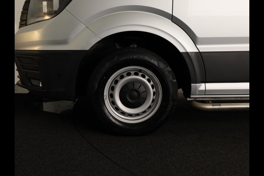 Volkswagen Crafter 35 2.0 TDI L3H3 Highline EURO VI 140 pk Automaat | Verlengde garantie | Navigatie | Trekhaak | Parkeersensoren | Achteruitrijcamera |