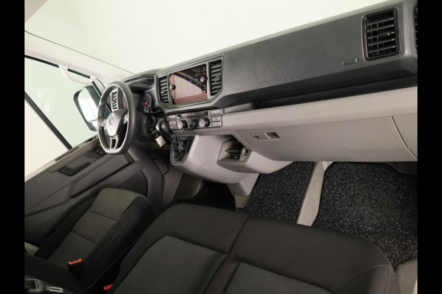 Volkswagen Crafter 35 2.0 TDI L3H3 Highline EURO VI 140 pk Automaat | Verlengde garantie | Navigatie | Trekhaak | Parkeersensoren | Achteruitrijcamera |
