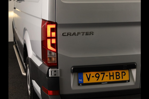 Volkswagen Crafter 35 2.0 TDI L3H3 Highline EURO VI 140 pk Automaat | Verlengde garantie | Navigatie | Trekhaak | Parkeersensoren | Achteruitrijcamera |