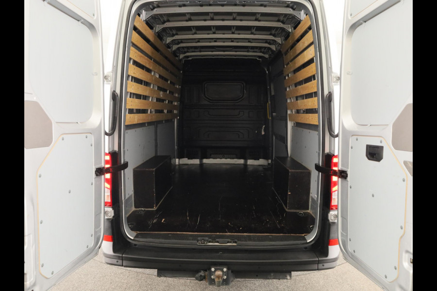 Volkswagen Crafter 35 2.0 TDI L3H3 Highline EURO VI 140 pk Automaat | Verlengde garantie | Navigatie | Trekhaak | Parkeersensoren | Achteruitrijcamera |