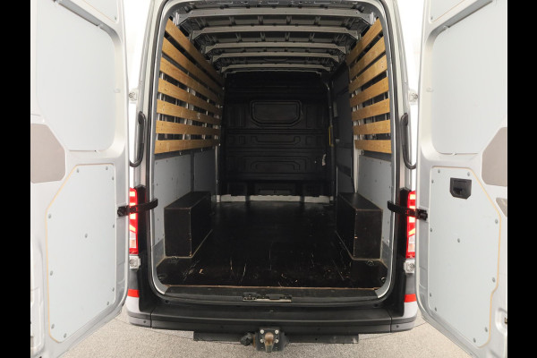 Volkswagen Crafter 35 2.0 TDI L3H3 Highline EURO VI 140 pk Automaat | Verlengde garantie | Navigatie | Trekhaak | Parkeersensoren | Achteruitrijcamera |