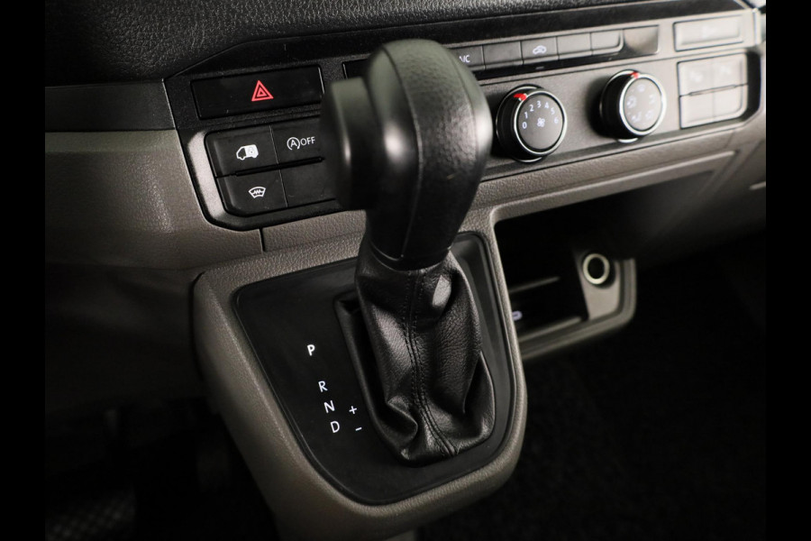 Volkswagen Crafter 35 2.0 TDI L3H3 Highline EURO VI 140 pk Automaat | Verlengde garantie | Navigatie | Trekhaak | Parkeersensoren | Achteruitrijcamera |