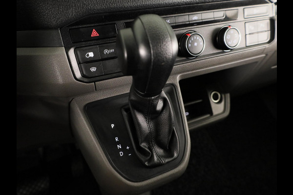 Volkswagen Crafter 35 2.0 TDI L3H3 Highline EURO VI 140 pk Automaat | Verlengde garantie | Navigatie | Trekhaak | Parkeersensoren | Achteruitrijcamera |