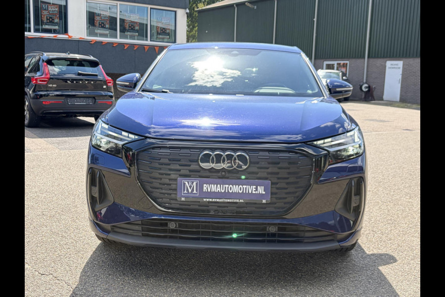 Audi Q4 Sportback e-tron 45 S Edition 82 kWh S-LINE BINNEN + BUITEN VAN: 48.900,- VOOR: 44.877,- UW WKOORDEEL: 4.023,- | 21 INCH!| MEM. STOEL| ACHTERUITRIJCAMERA| NAPPA LEER| DIAMOND STICHING | FABR. GARANTIE T/M 2028